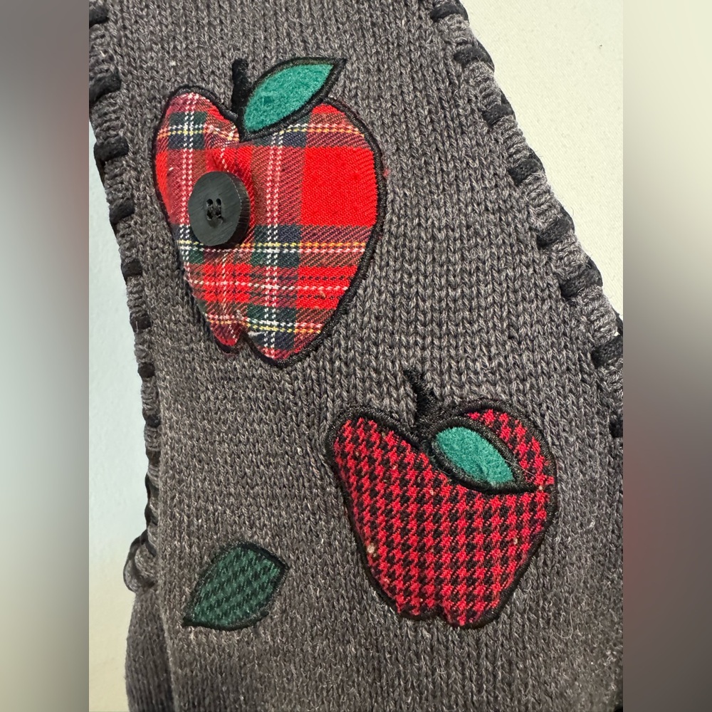 Vintage Mandal Bay Plaid & Checkered Red & Black Apple Fruit & Leaves Vest - Picture 10 of 11